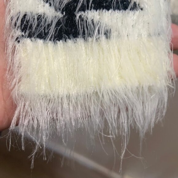 Say What Aztec Tribal Fuzzy Eyelash Knit Black White Pullover Sweater - Size M - Picture 5 of 8
